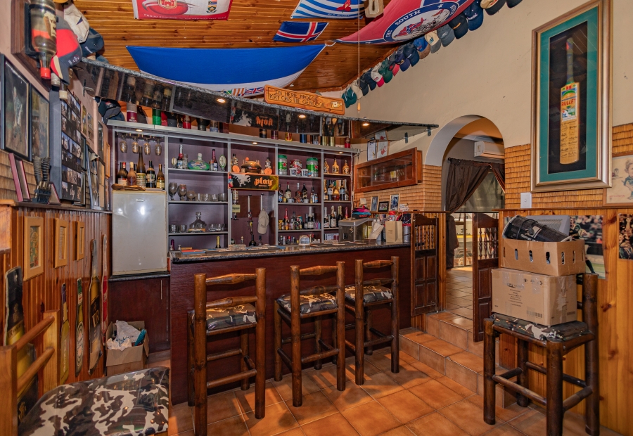 5 Bedroom Property for Sale in Peerless Park Western Cape